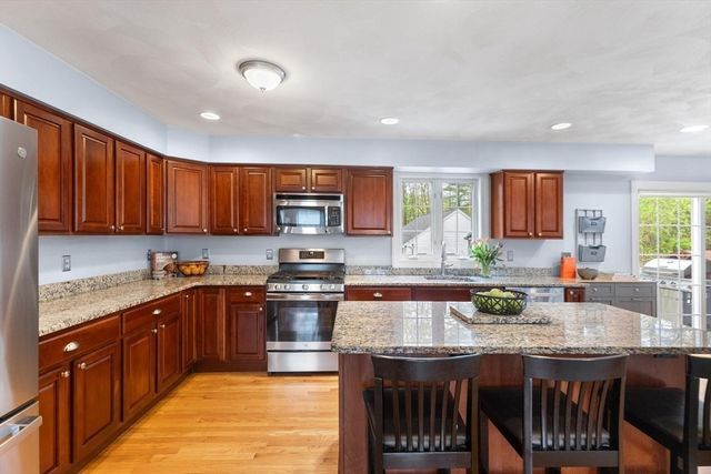 33 Houghton Rd, Wilmington, MA 01887