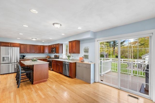 33 Houghton Rd, Wilmington, MA 01887