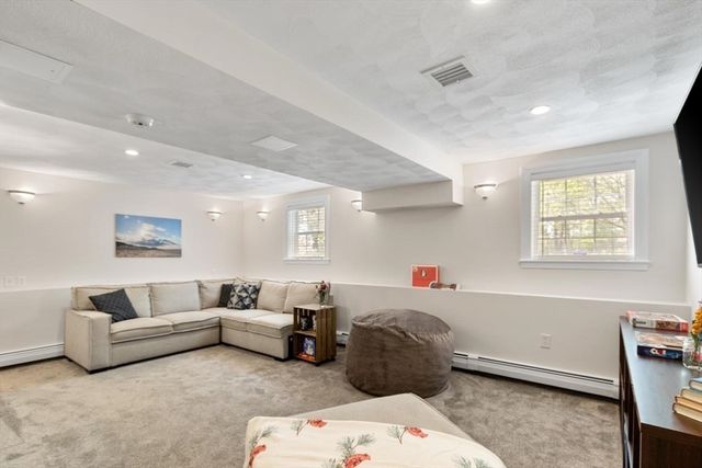 33 Houghton Rd, Wilmington, MA 01887