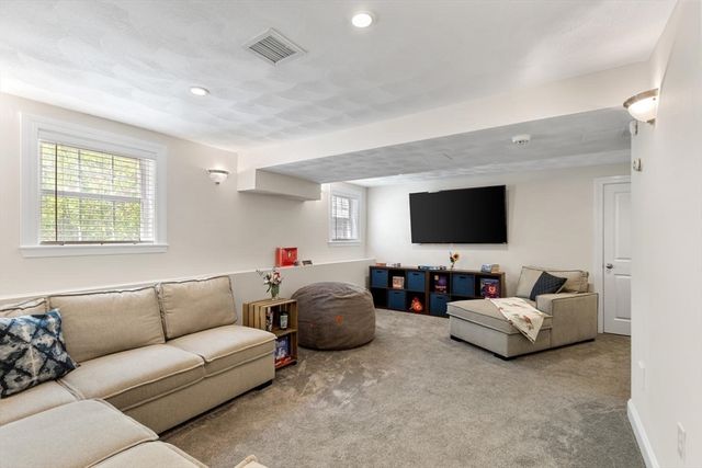 33 Houghton Rd, Wilmington, MA 01887