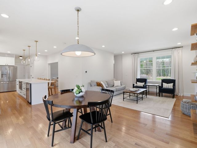 2 Winterberry Cir, Salisbury, MA 01952
