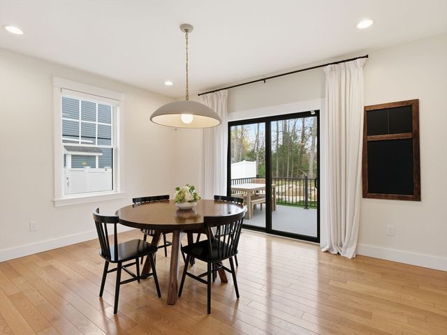 2 Winterberry Cir, Salisbury, MA 01952