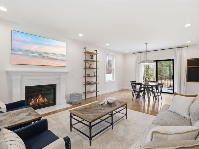 2 Winterberry Cir, Salisbury, MA 01952