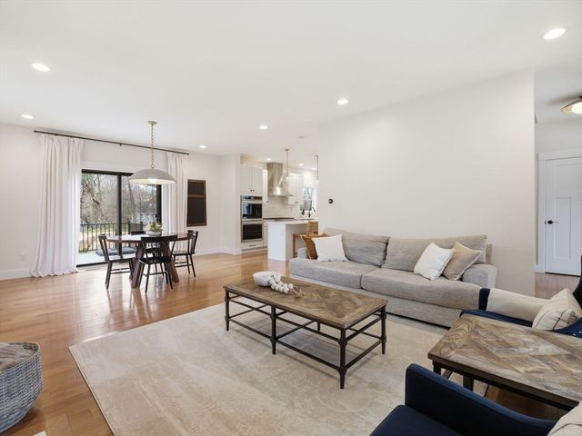 2 Winterberry Cir, Salisbury, MA 01952