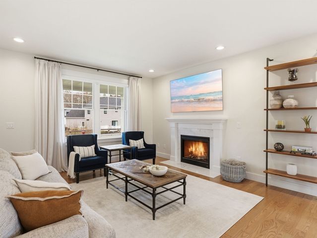 2 Winterberry Cir, Salisbury, MA 01952