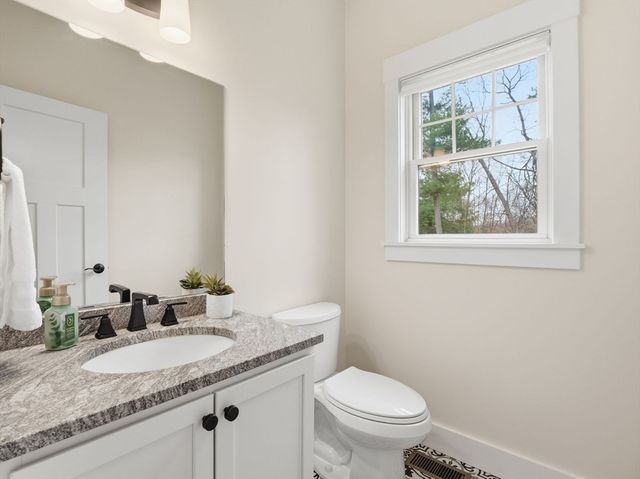 2 Winterberry Cir, Salisbury, MA 01952