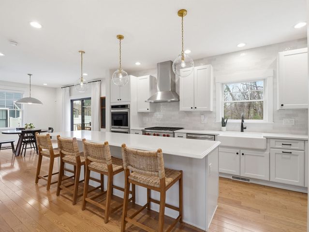 2 Winterberry Cir, Salisbury, MA 01952