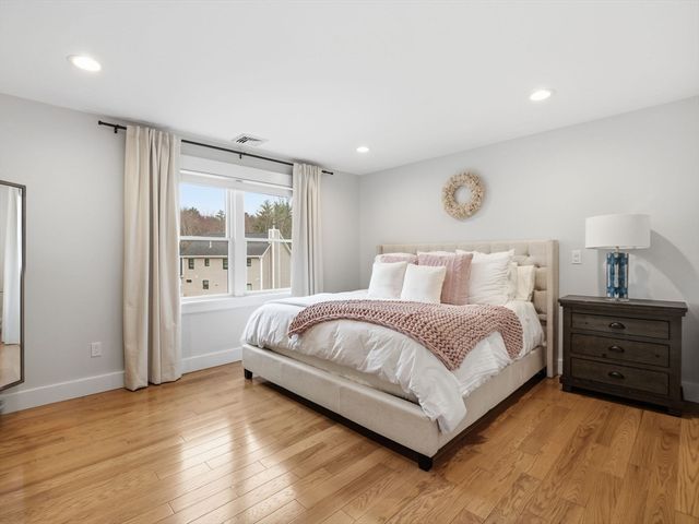 2 Winterberry Cir, Salisbury, MA 01952