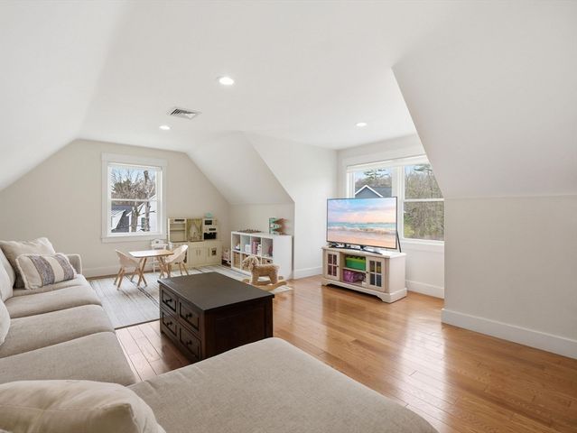 2 Winterberry Cir, Salisbury, MA 01952