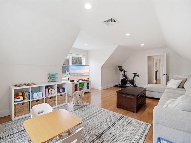 2 Winterberry Cir, Salisbury, MA 01952