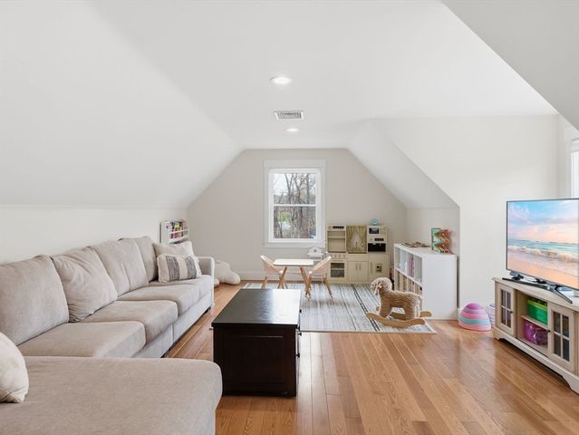 2 Winterberry Cir, Salisbury, MA 01952