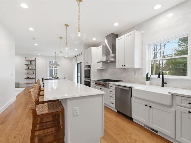 2 Winterberry Cir, Salisbury, MA 01952