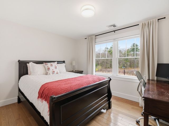2 Winterberry Cir, Salisbury, MA 01952