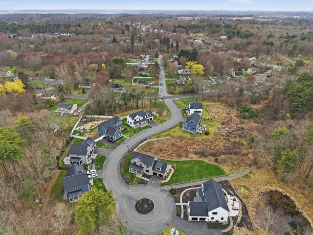 2 Winterberry Cir, Salisbury, MA 01952