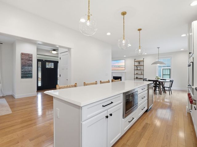 2 Winterberry Cir, Salisbury, MA 01952