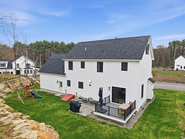 2 Winterberry Cir, Salisbury, MA 01952