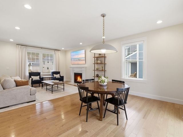 2 Winterberry Cir, Salisbury, MA 01952