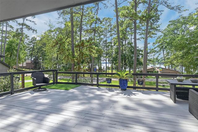 15696 Lakeway Drive, Willis, TX 77318