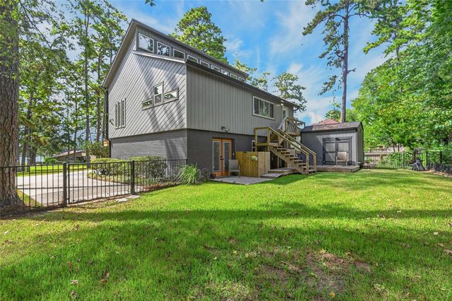 15696 Lakeway Drive, Willis, TX 77318
