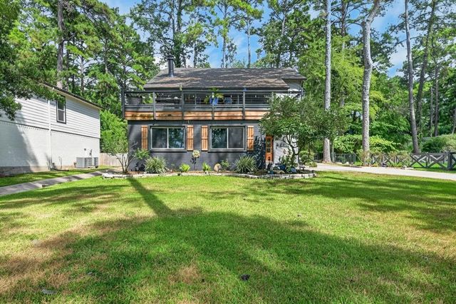 15696 Lakeway Drive, Willis, TX 77318