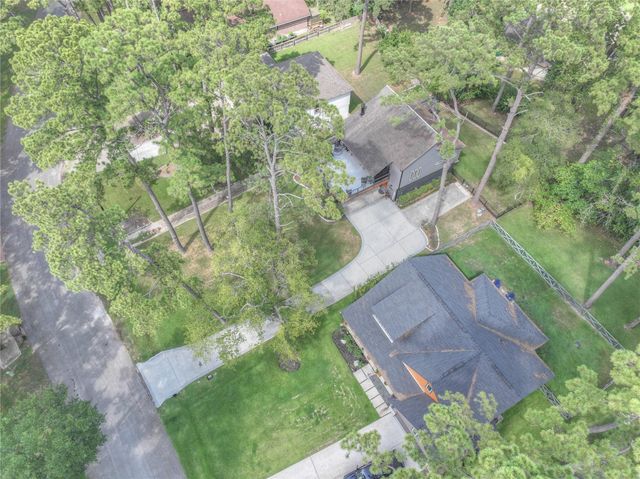 15696 Lakeway Drive, Willis, TX 77318