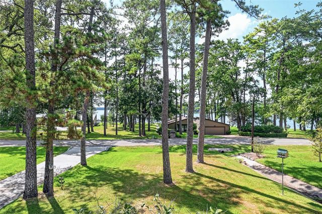 15696 Lakeway Drive, Willis, TX 77318