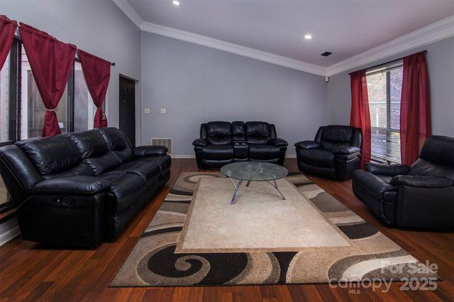 4715 Cricklewood Lane, Charlotte, NC 28212