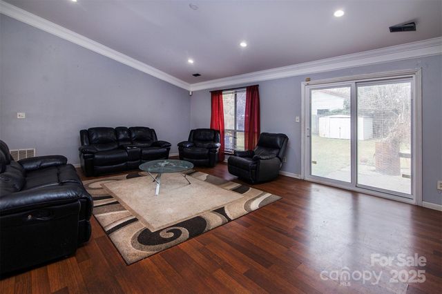 4715 Cricklewood Lane, Charlotte, NC 28212