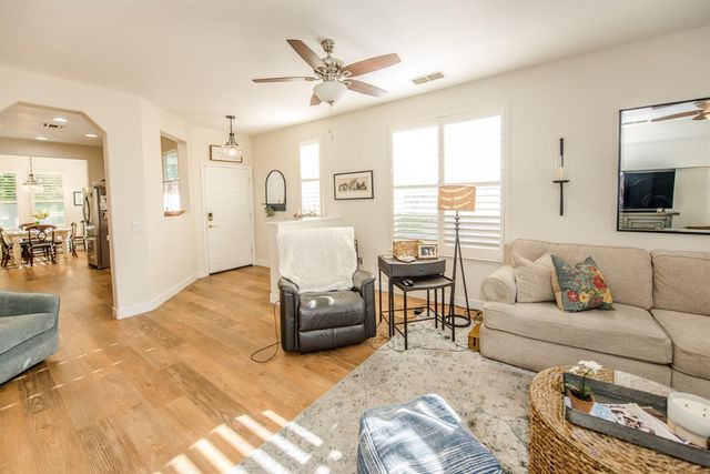 12 Wharfdale, Sacramento, CA 95835