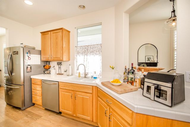 12 Wharfdale, Sacramento, CA 95835