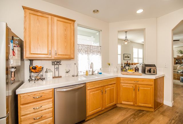 12 Wharfdale, Sacramento, CA 95835