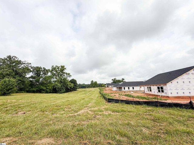 17964 Hwy 101 S, Gray Court, SC 29645