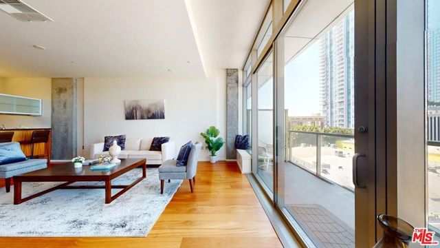 1155 S Grand Avenue 516, Los Angeles, CA 90015