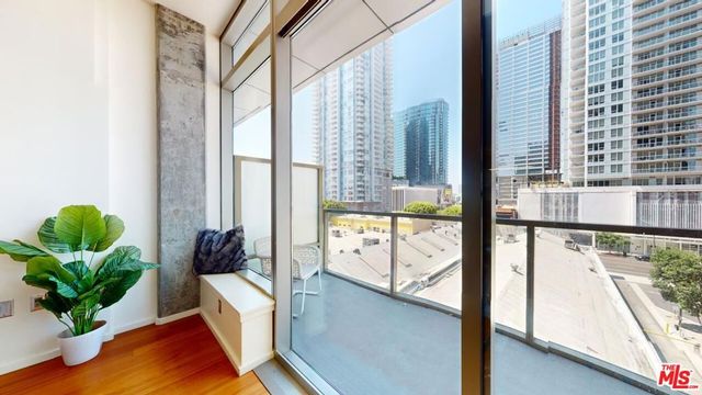 1155 S Grand Avenue 516, Los Angeles, CA 90015