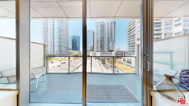 1155 S Grand Avenue 516, Los Angeles, CA 90015