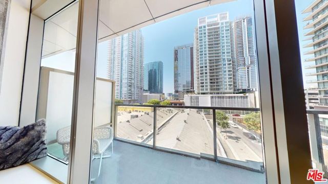 1155 S Grand Avenue 516, Los Angeles, CA 90015