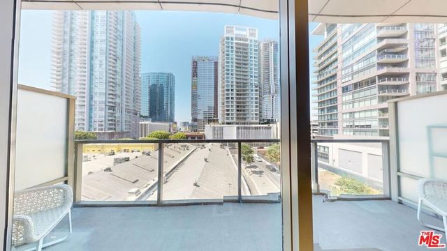 1155 S Grand Avenue 516, Los Angeles, CA 90015