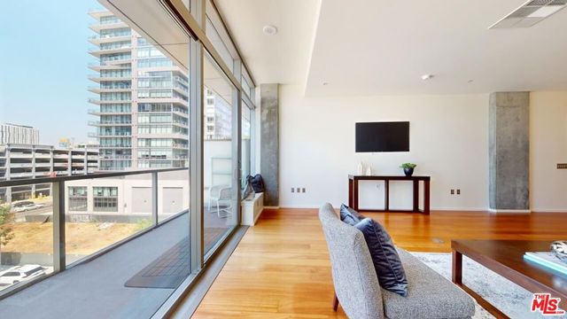 1155 S Grand Avenue 516, Los Angeles, CA 90015