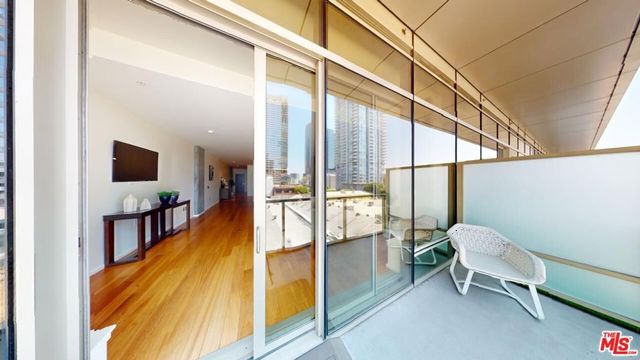 1155 S Grand Avenue 516, Los Angeles, CA 90015