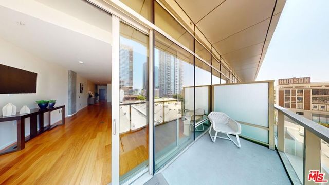 1155 S Grand Avenue 516, Los Angeles, CA 90015