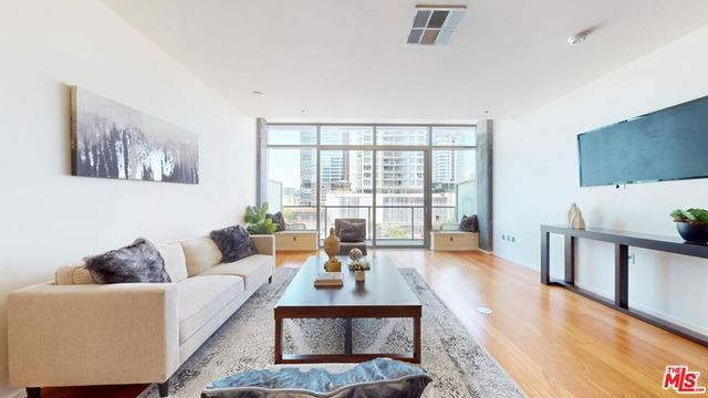 1155 S Grand Avenue 516, Los Angeles, CA 90015