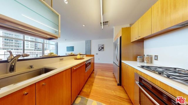 1155 S Grand Avenue 516, Los Angeles, CA 90015