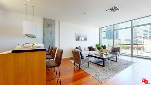 1155 S Grand Avenue 516, Los Angeles, CA 90015