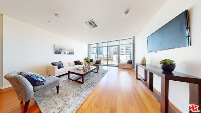 1155 S Grand Avenue 516, Los Angeles, CA 90015