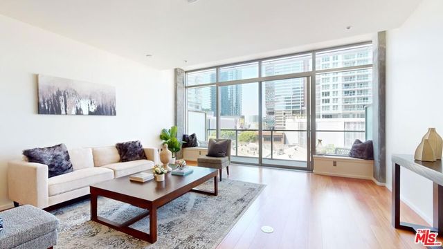 1155 S Grand Avenue 516, Los Angeles, CA 90015