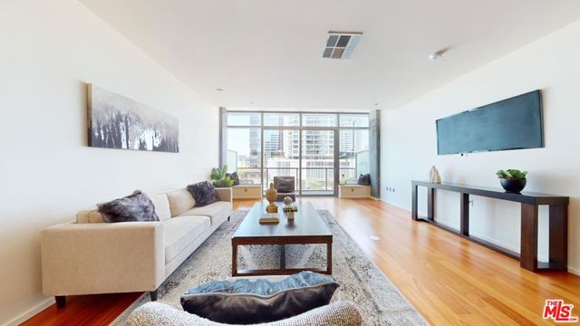 1155 S Grand Avenue 516, Los Angeles, CA 90015