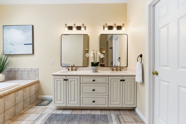 7 Grindstone Ct, Westborough, MA 01581