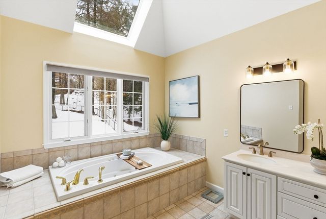 7 Grindstone Ct, Westborough, MA 01581