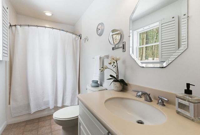 7 Grindstone Ct, Westborough, MA 01581