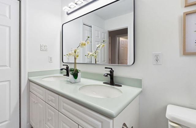 7 Grindstone Ct, Westborough, MA 01581